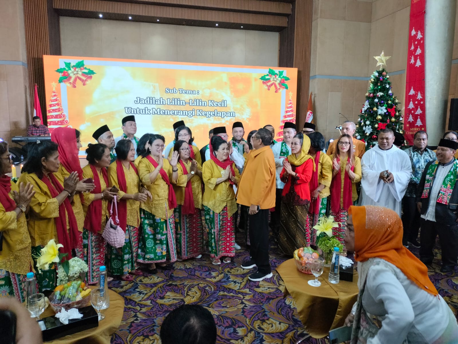 Hadiri Natal Partai Hanura, Ketua Umum Banggakan Kerukunan dan Keragaman Dalam Partai Hanura