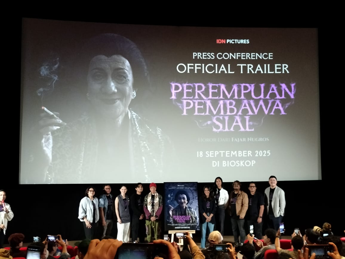 IDN Pictures Rilis Trailer dan Poster Resmi Perempuan Pembawa Sial