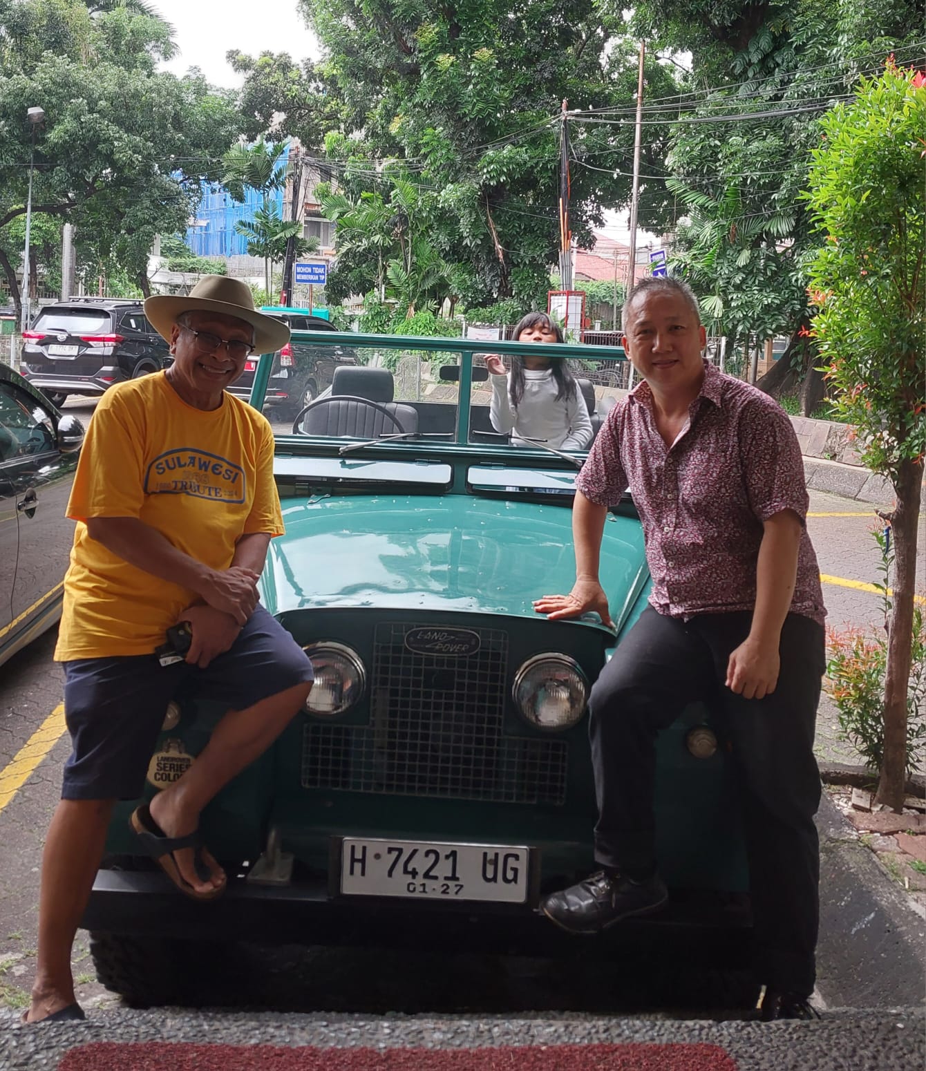 Vintage Land Rover, Inovasi Ubah Sampah Plastik Jadi Media Training Leadership