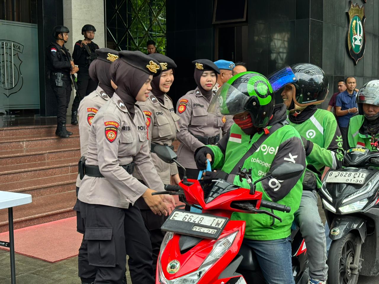 Jumad Peduli, Polda Metro Jaya Ajak Komunitas Ojol Jaga Jakarta
